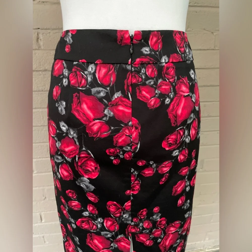 WHBM  black red rose print skirt  4